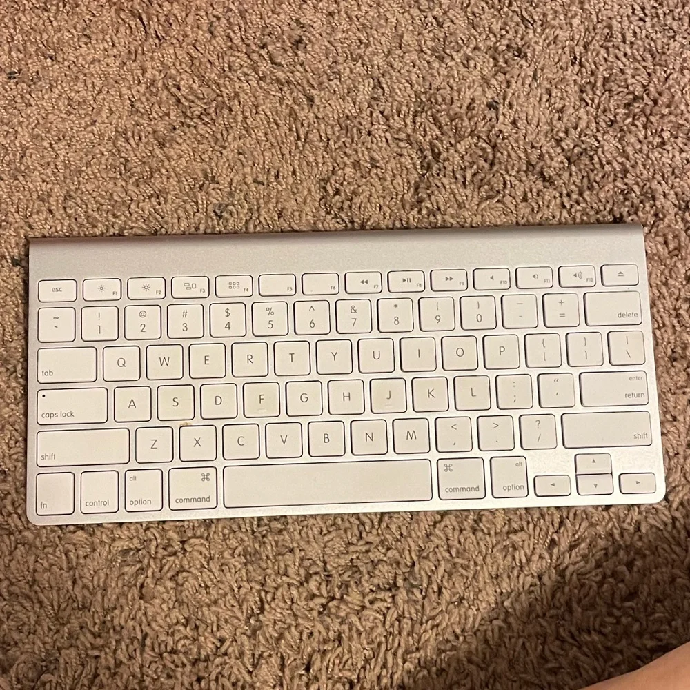 Apple wireless magic keyboard